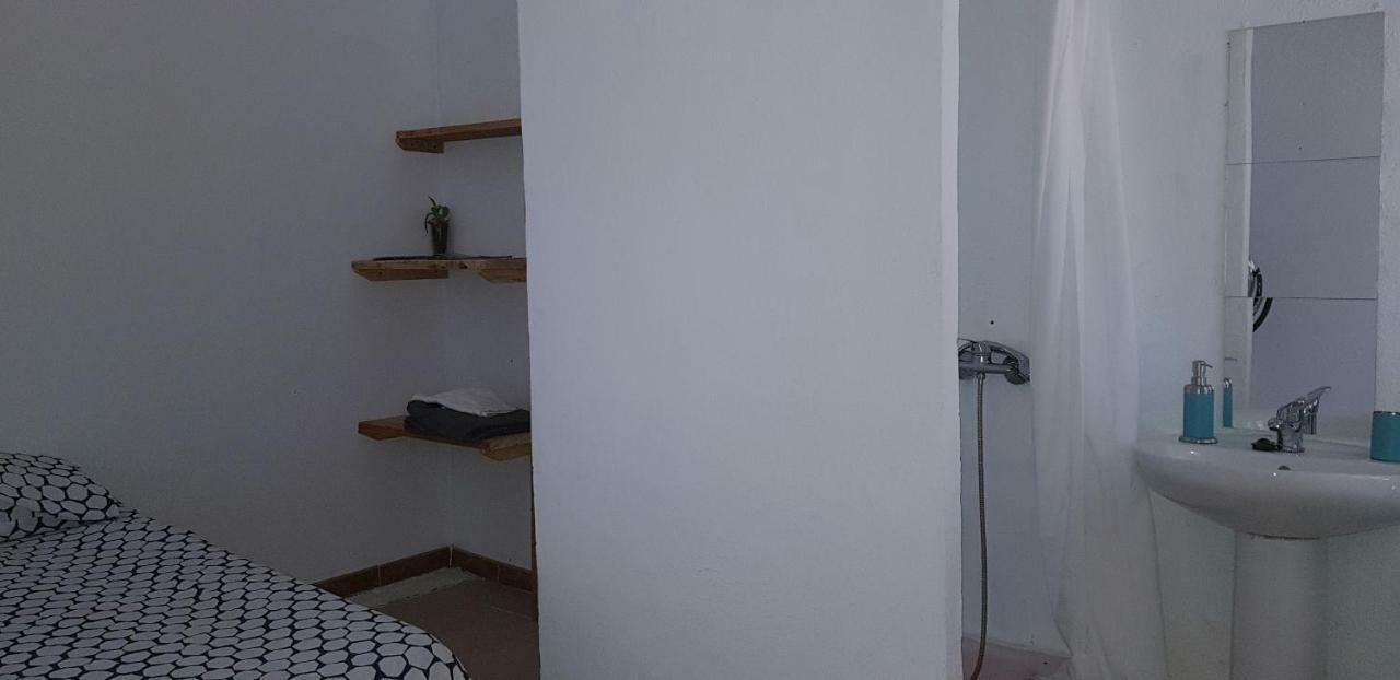 Basic En-Suite Bedroom By The Sea Guinea Екстер'єр фото